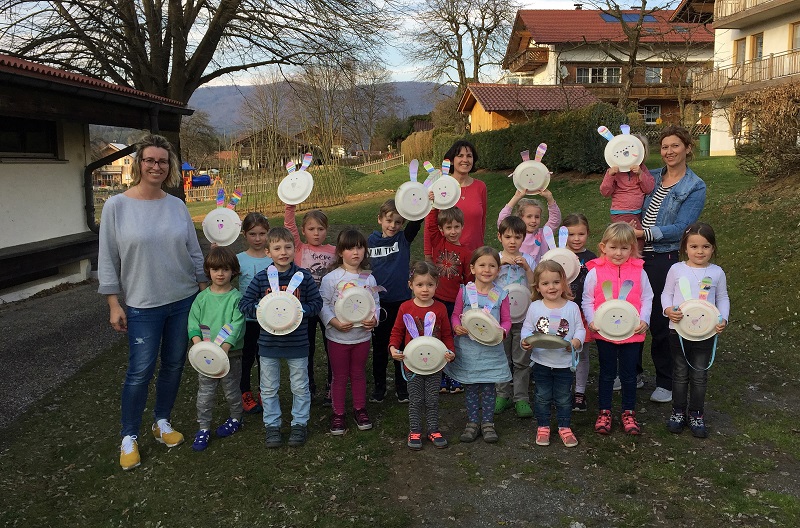 Osterkörbchenbasteln der Kindergruppe